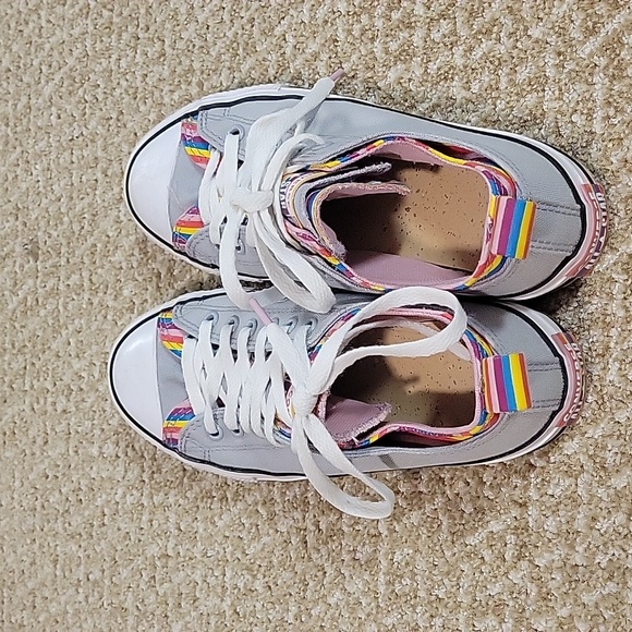 Converse.  Youth size 5. Gray with rainbow. - Picture 4 of 5